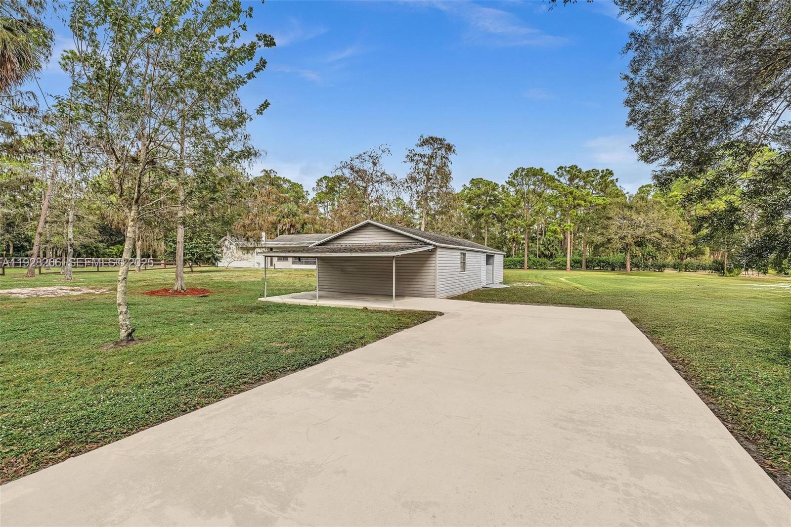 LOXAHATCHEE GROVES IN - Residential