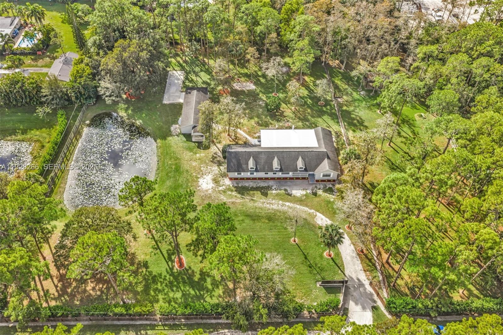 LOXAHATCHEE GROVES IN - Residential