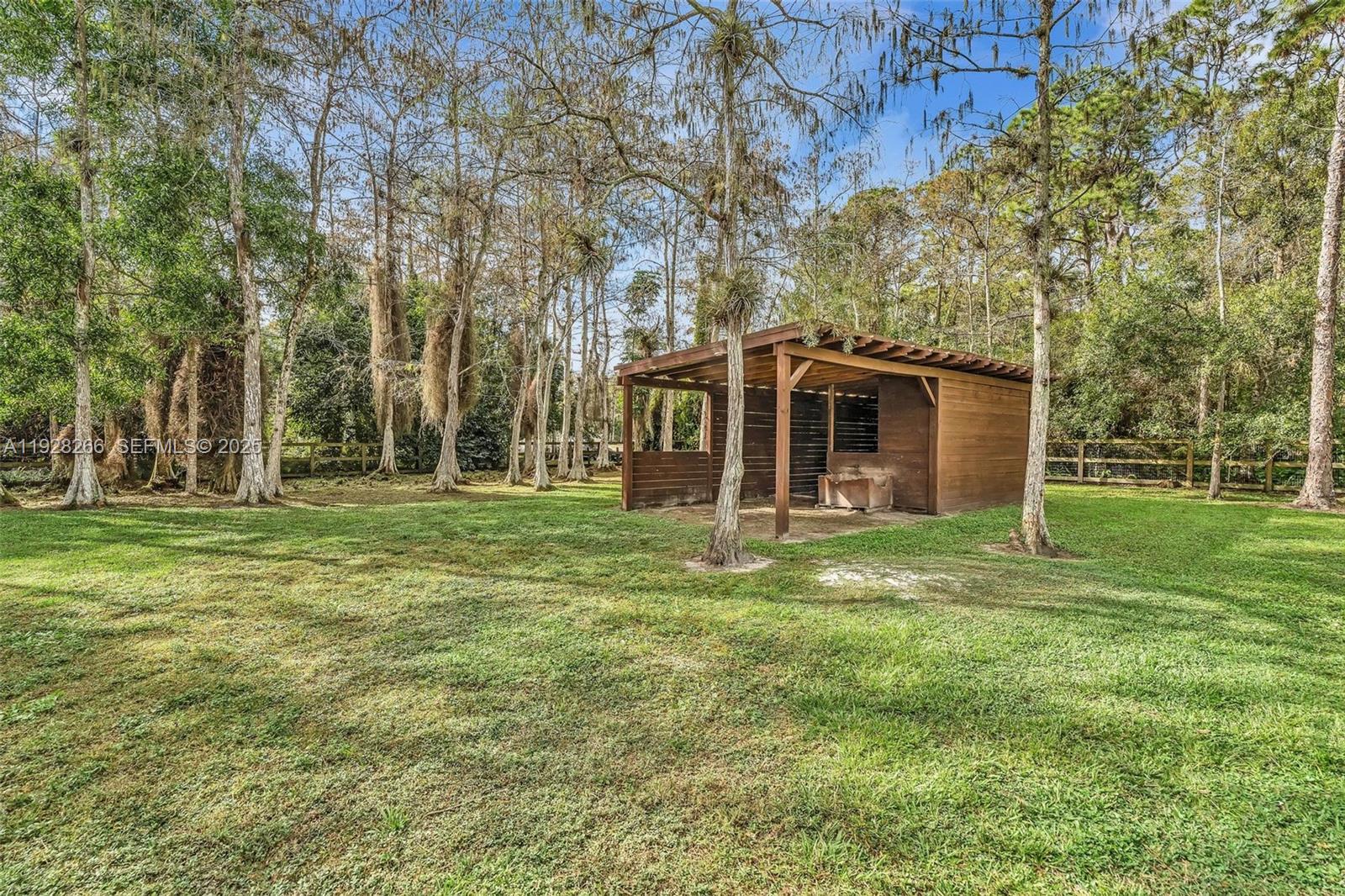 LOXAHATCHEE GROVES IN - Residential