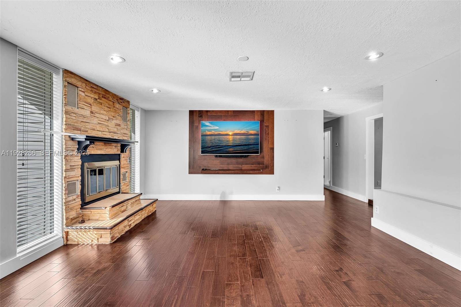 LOXAHATCHEE GROVES IN - Residential