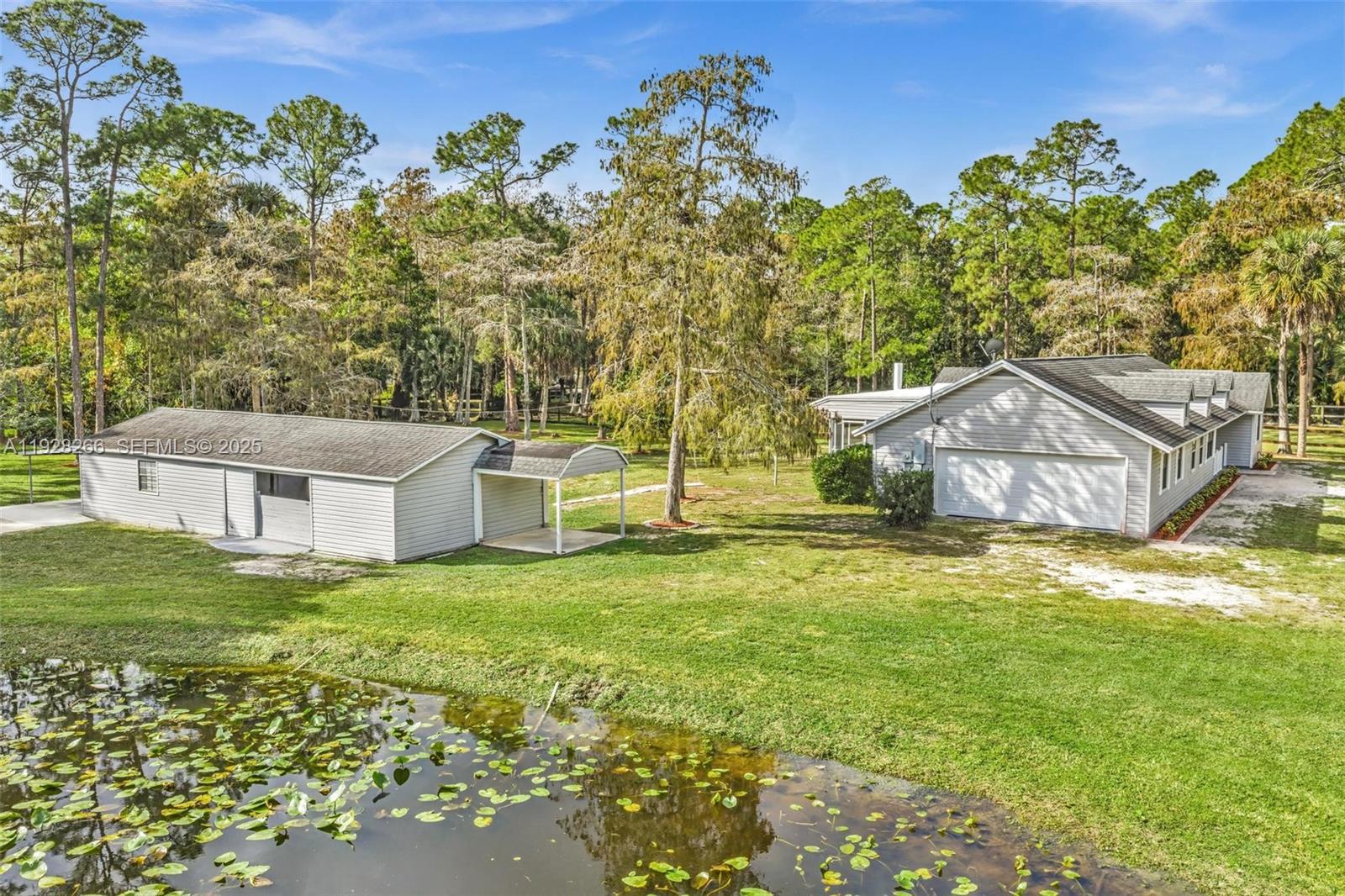LOXAHATCHEE GROVES IN - Residential