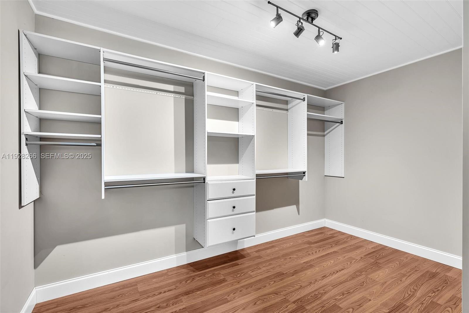 LOXAHATCHEE GROVES IN - Residential