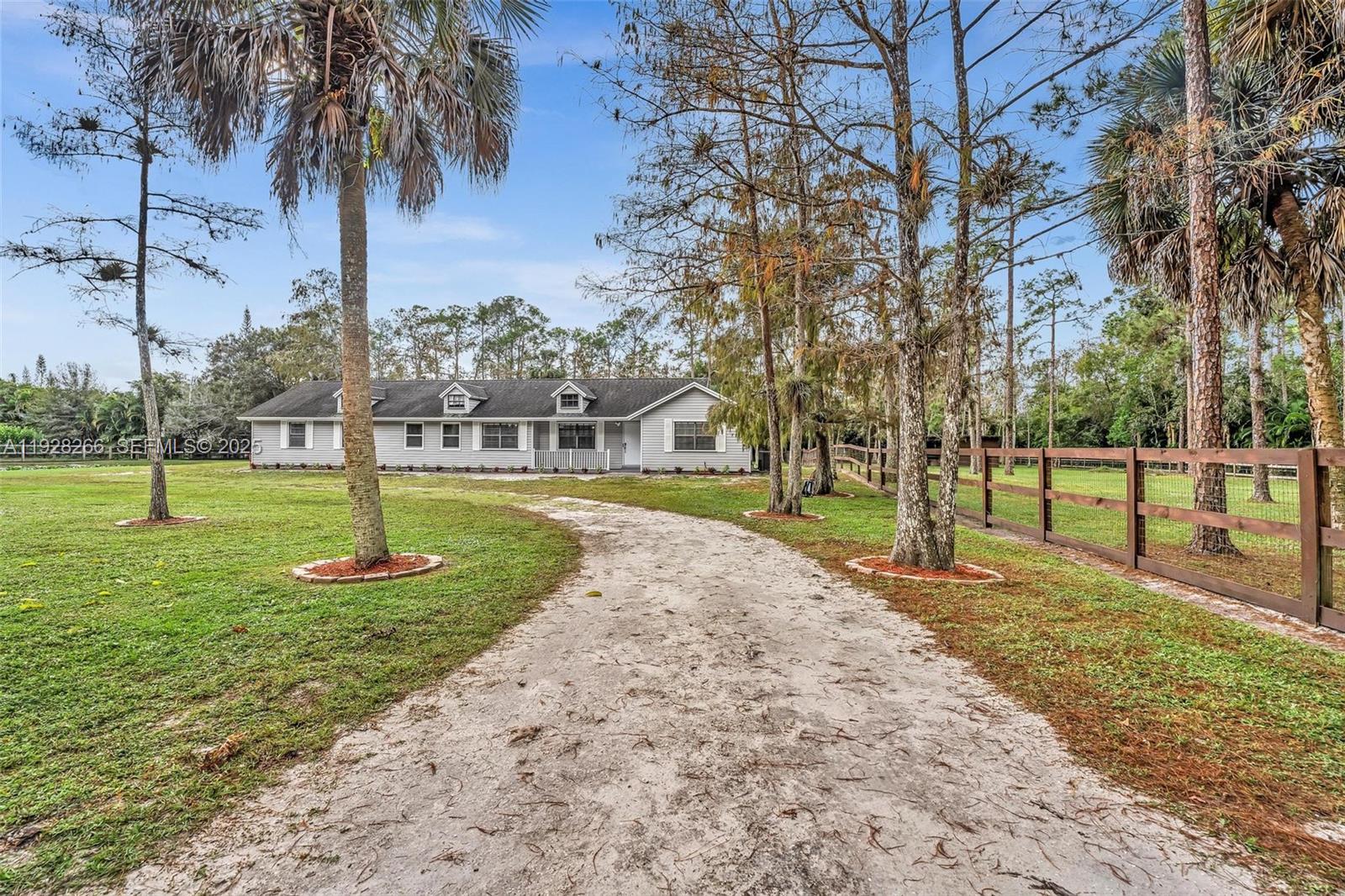 LOXAHATCHEE GROVES IN - Residential