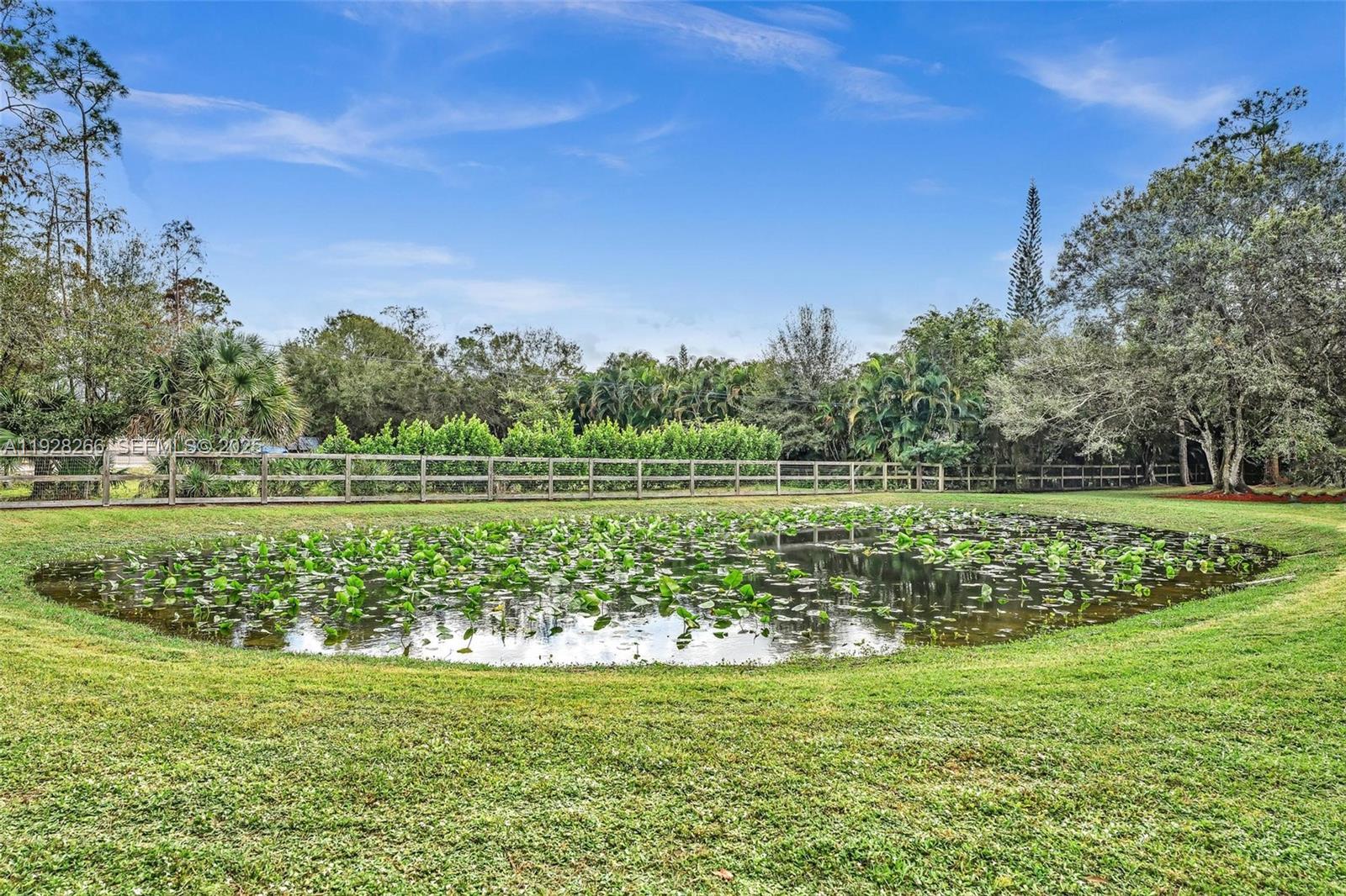LOXAHATCHEE GROVES IN - Residential