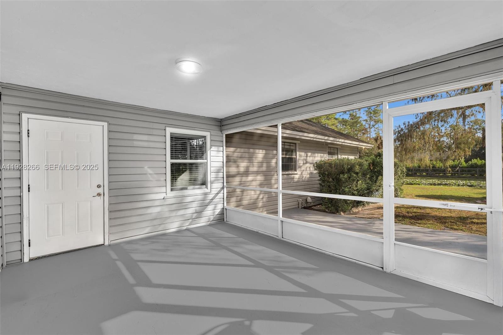 LOXAHATCHEE GROVES IN - Residential