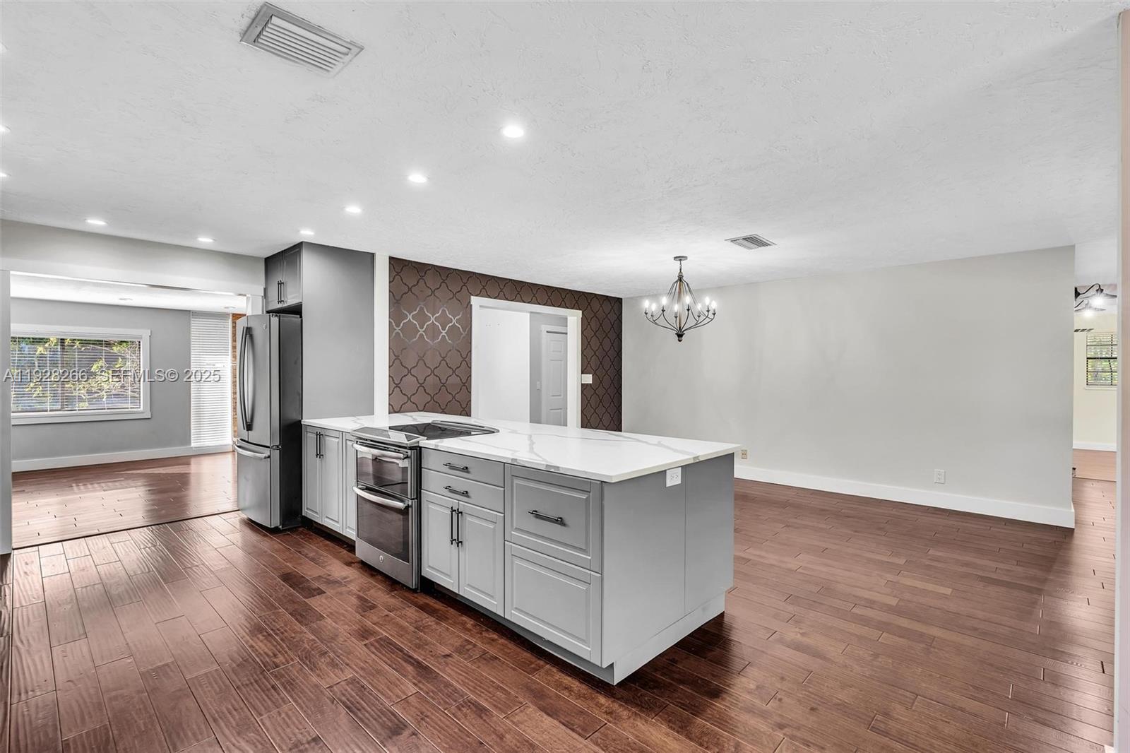 LOXAHATCHEE GROVES IN - Residential