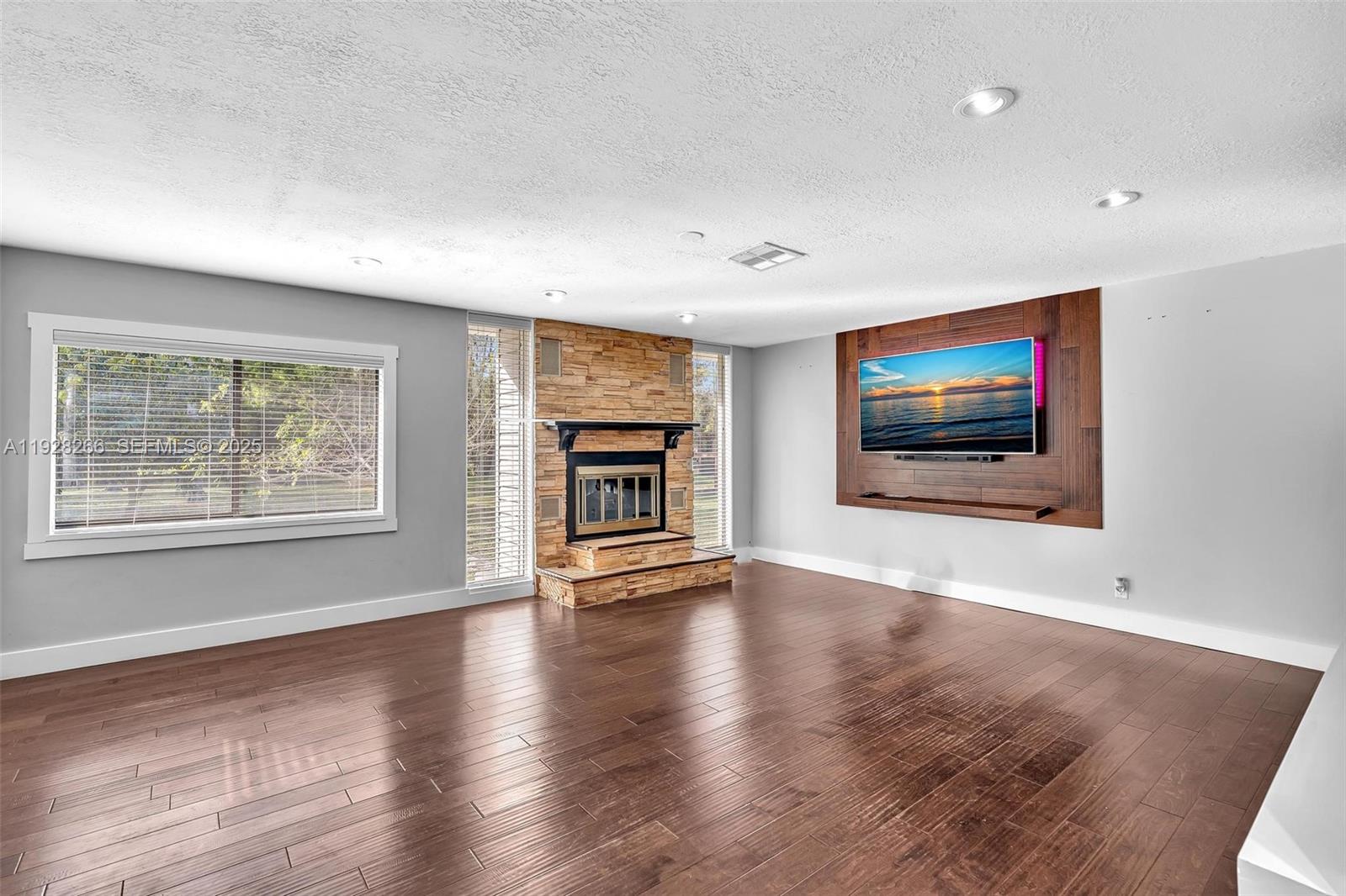 LOXAHATCHEE GROVES IN - Residential