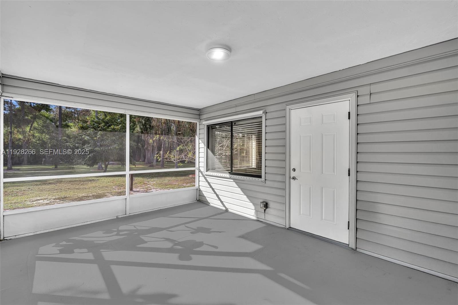 LOXAHATCHEE GROVES IN - Residential