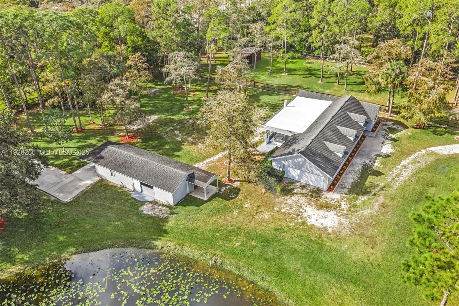 LOXAHATCHEE GROVES IN - Residential