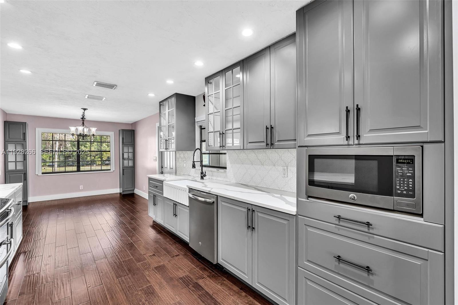 LOXAHATCHEE GROVES IN - Residential