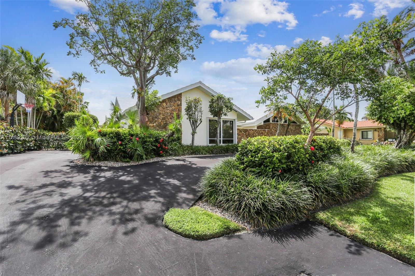 THOUSAND PINES - Residential