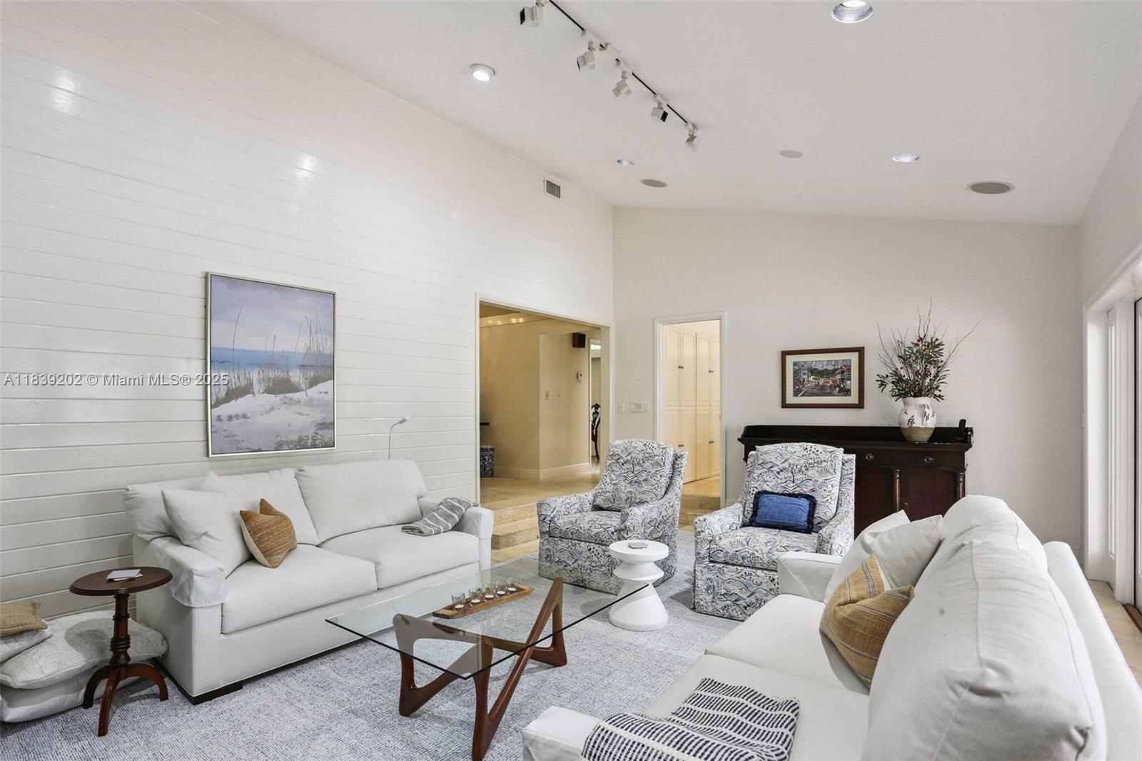 THOUSAND PINES - Residential