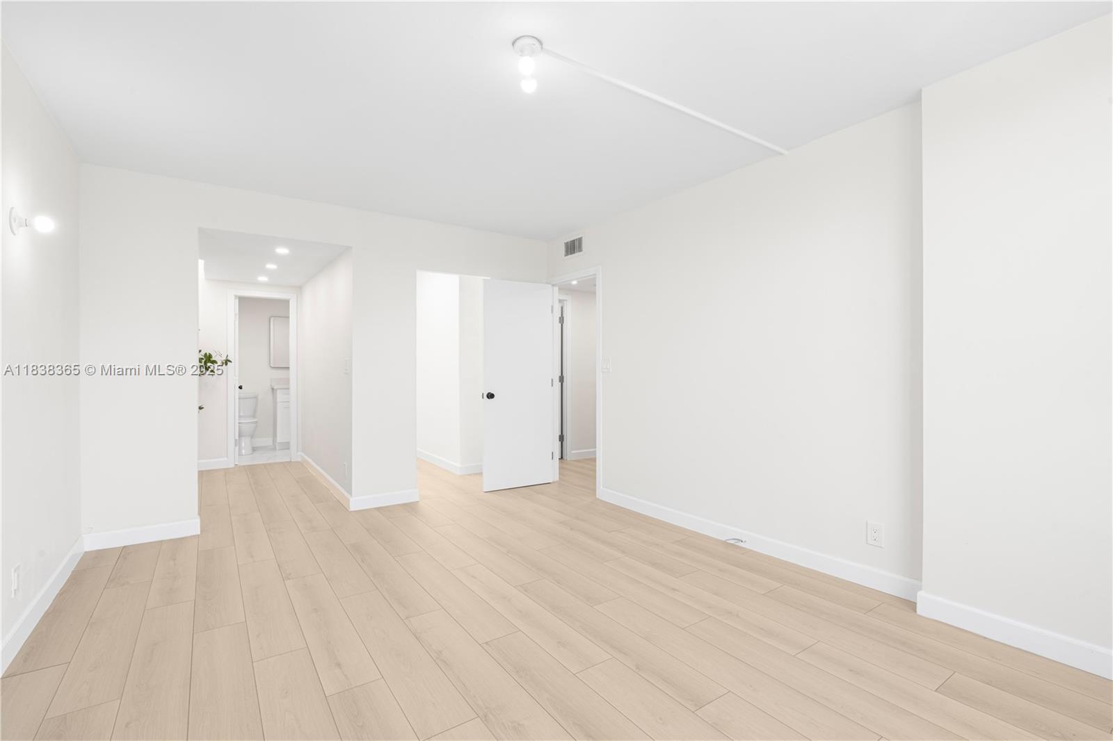 HILLCREST NO 21 CONDO - Residential