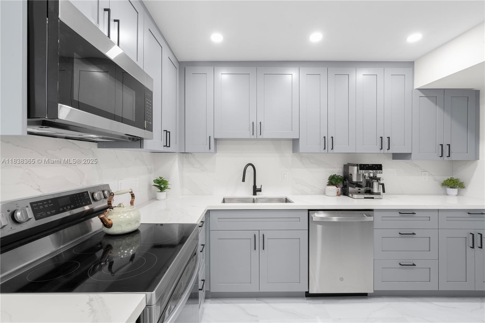 HILLCREST NO 21 CONDO - Residential