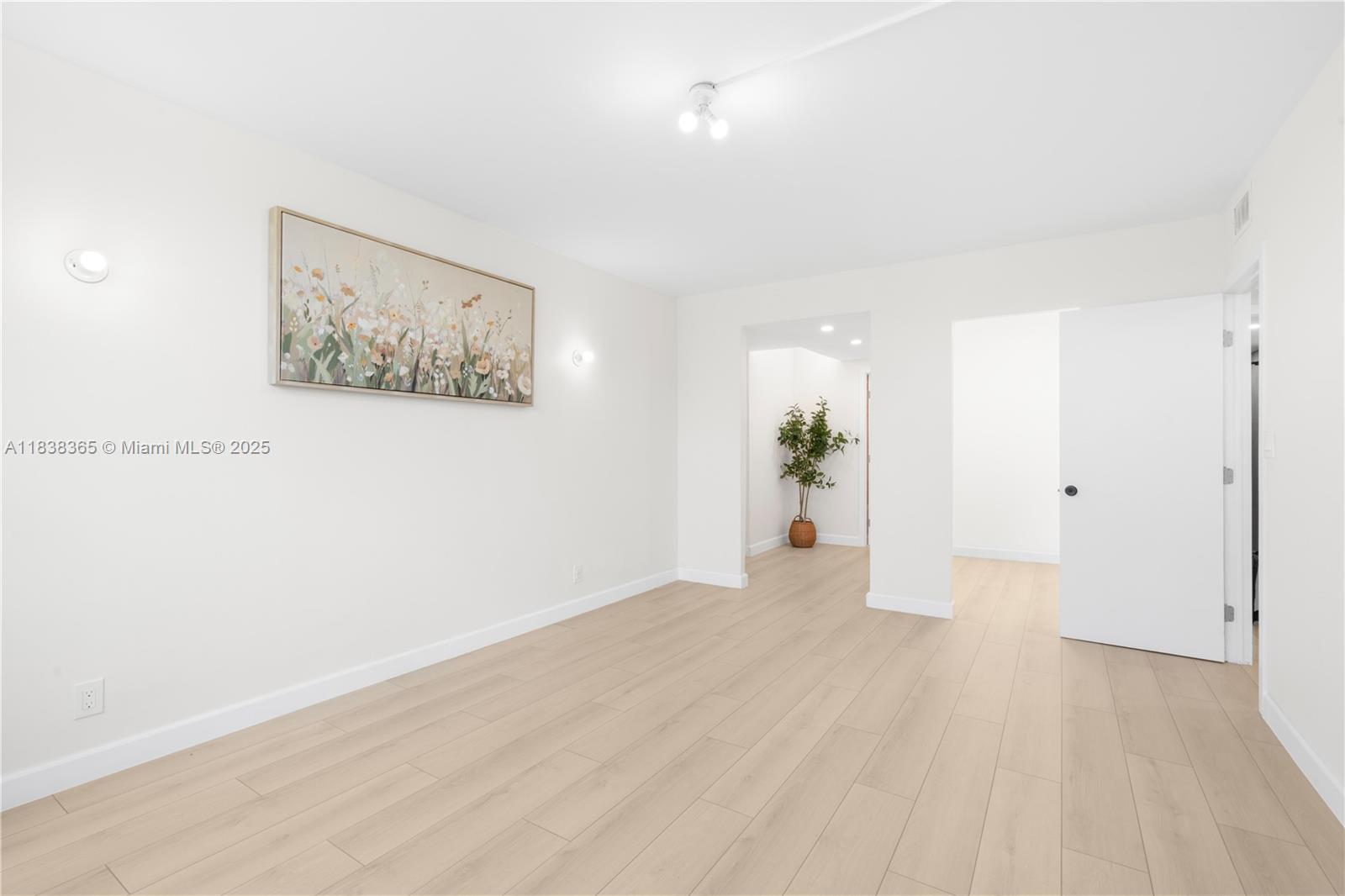 HILLCREST NO 21 CONDO - Residential