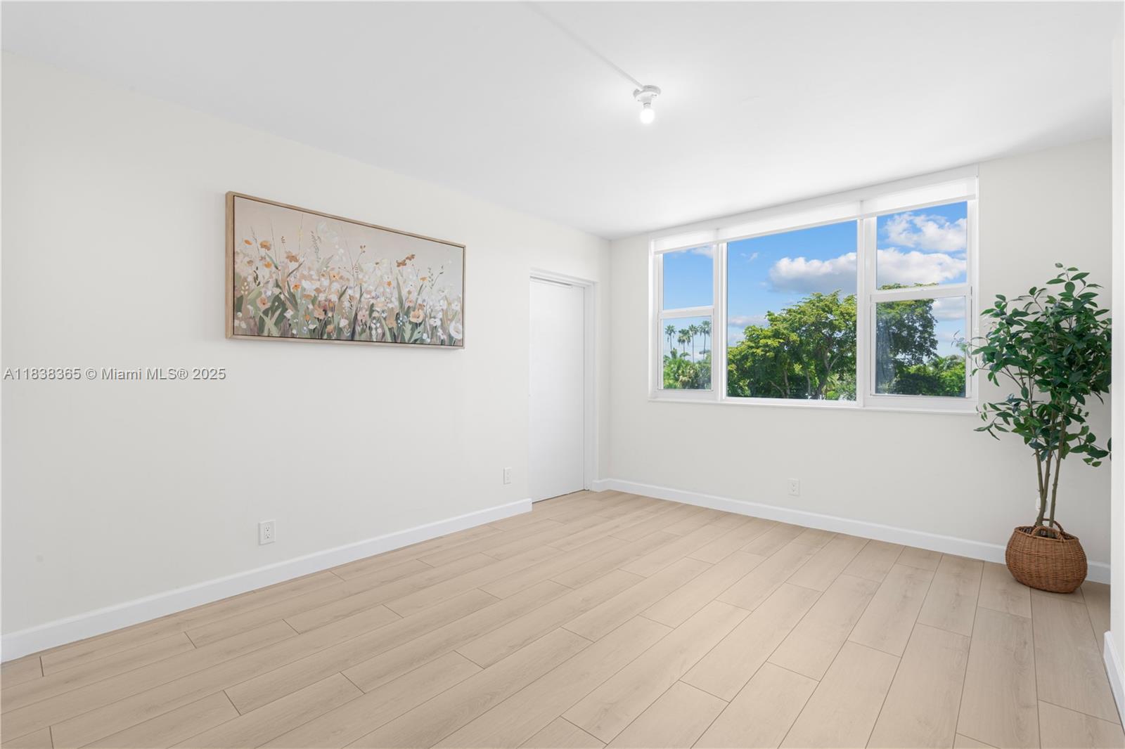 HILLCREST NO 21 CONDO - Residential