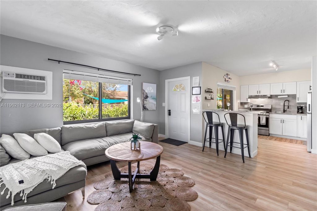 Photo of 715 NE 6th St #1, Hallandale Beach, FL 33009 (MLS # A11962113)