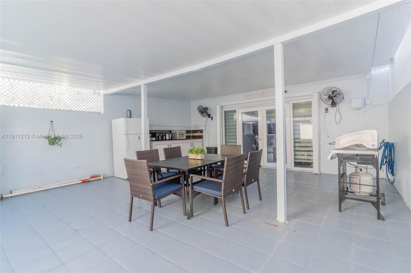 FIRST ADDN TO PALM SPRING - Residential