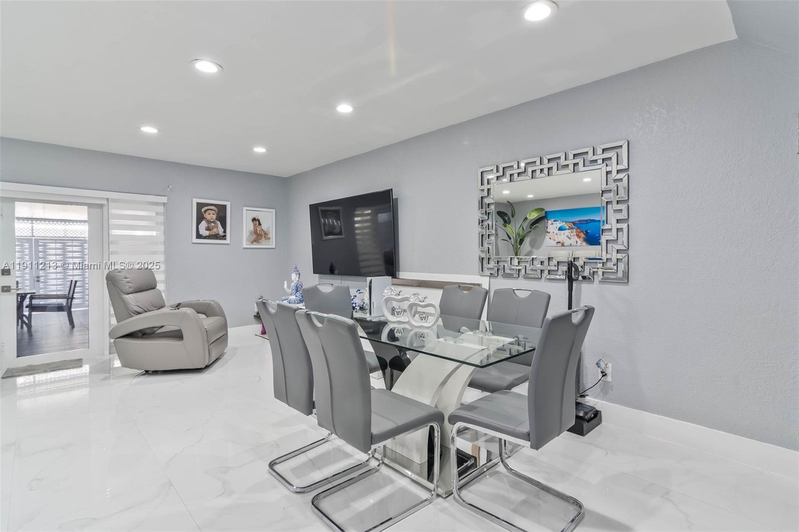 FIRST ADDN TO PALM SPRING - Residential