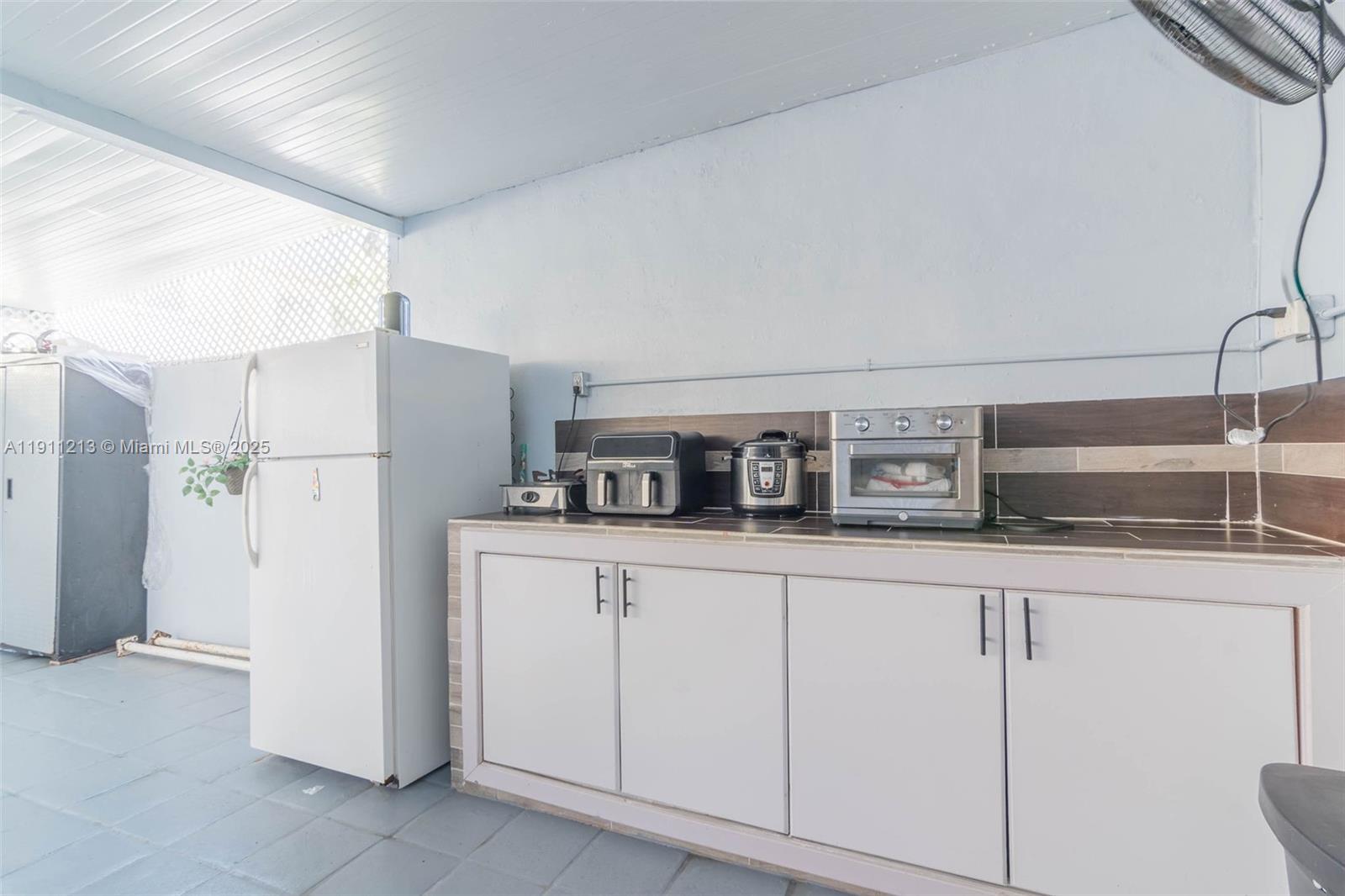 FIRST ADDN TO PALM SPRING - Residential