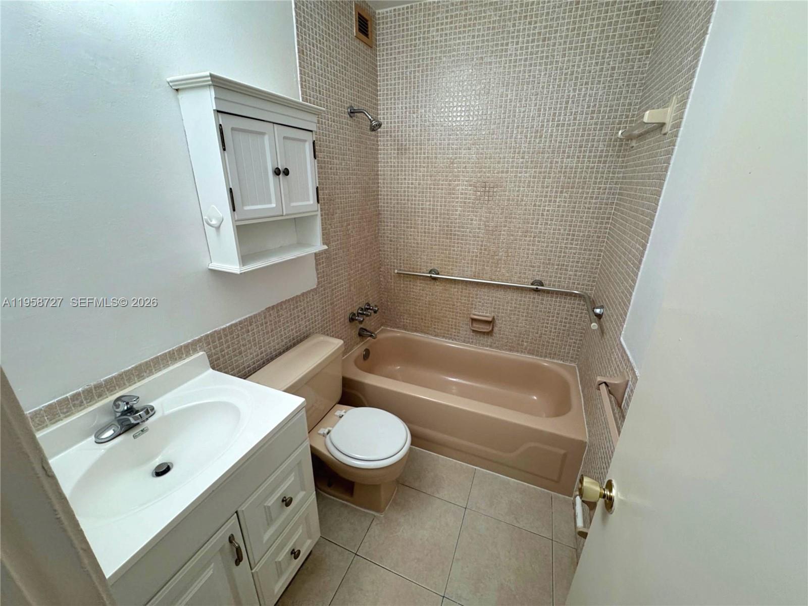 CASTLE APARTMENTS 1 CONDO - Residential Lease