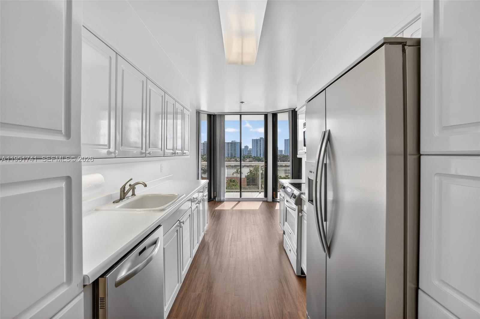 HARBORSIDE AT THE WATERWA - Residential