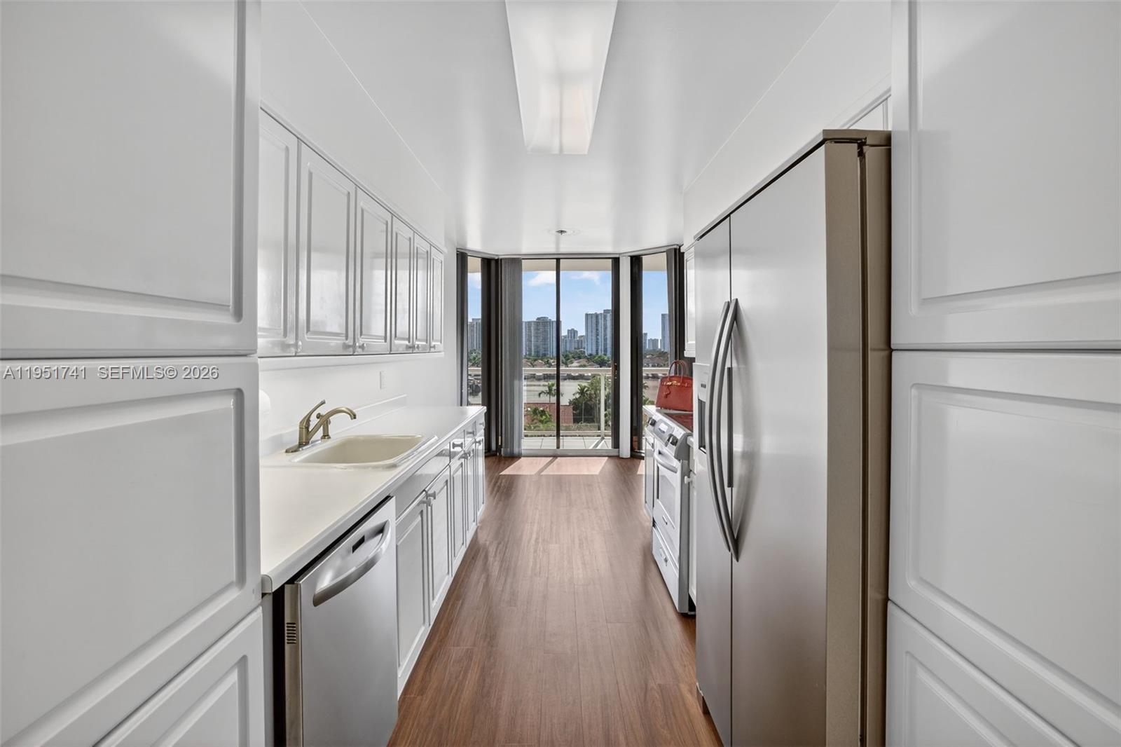 HARBORSIDE AT THE WATERWA - Residential