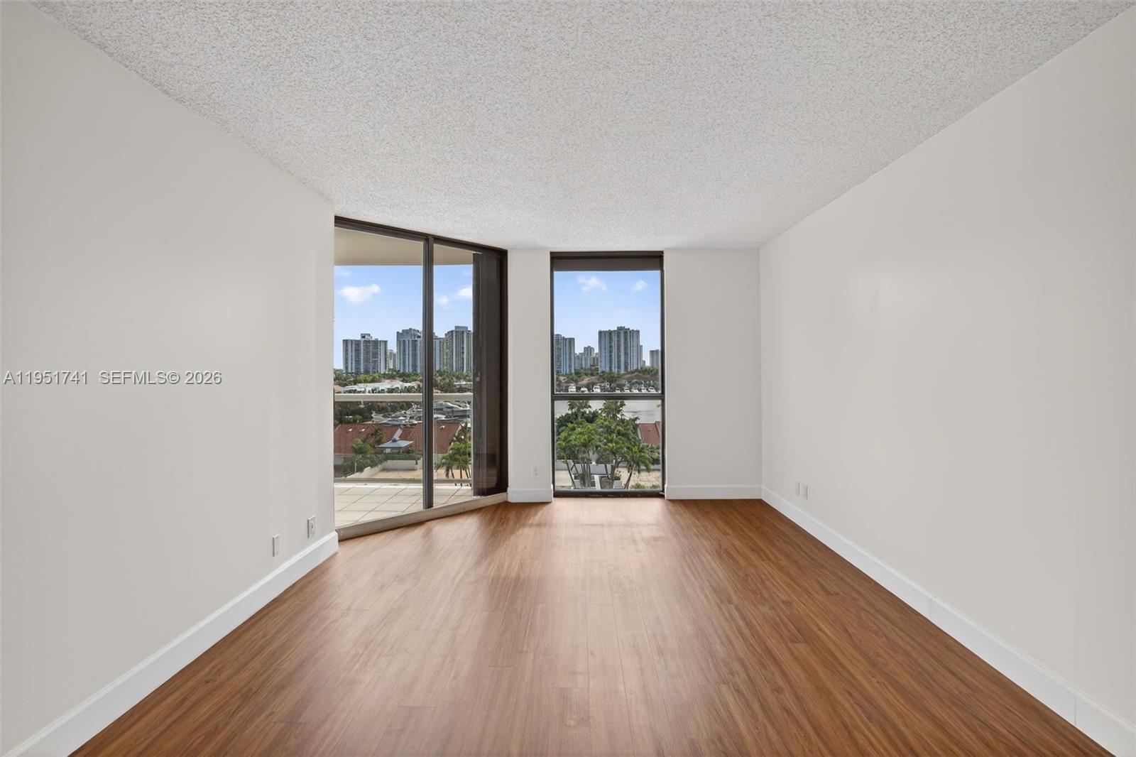 HARBORSIDE AT THE WATERWA - Residential