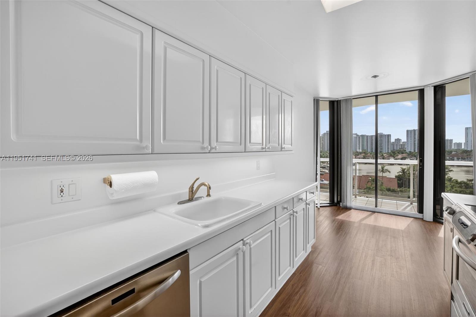 HARBORSIDE AT THE WATERWA - Residential