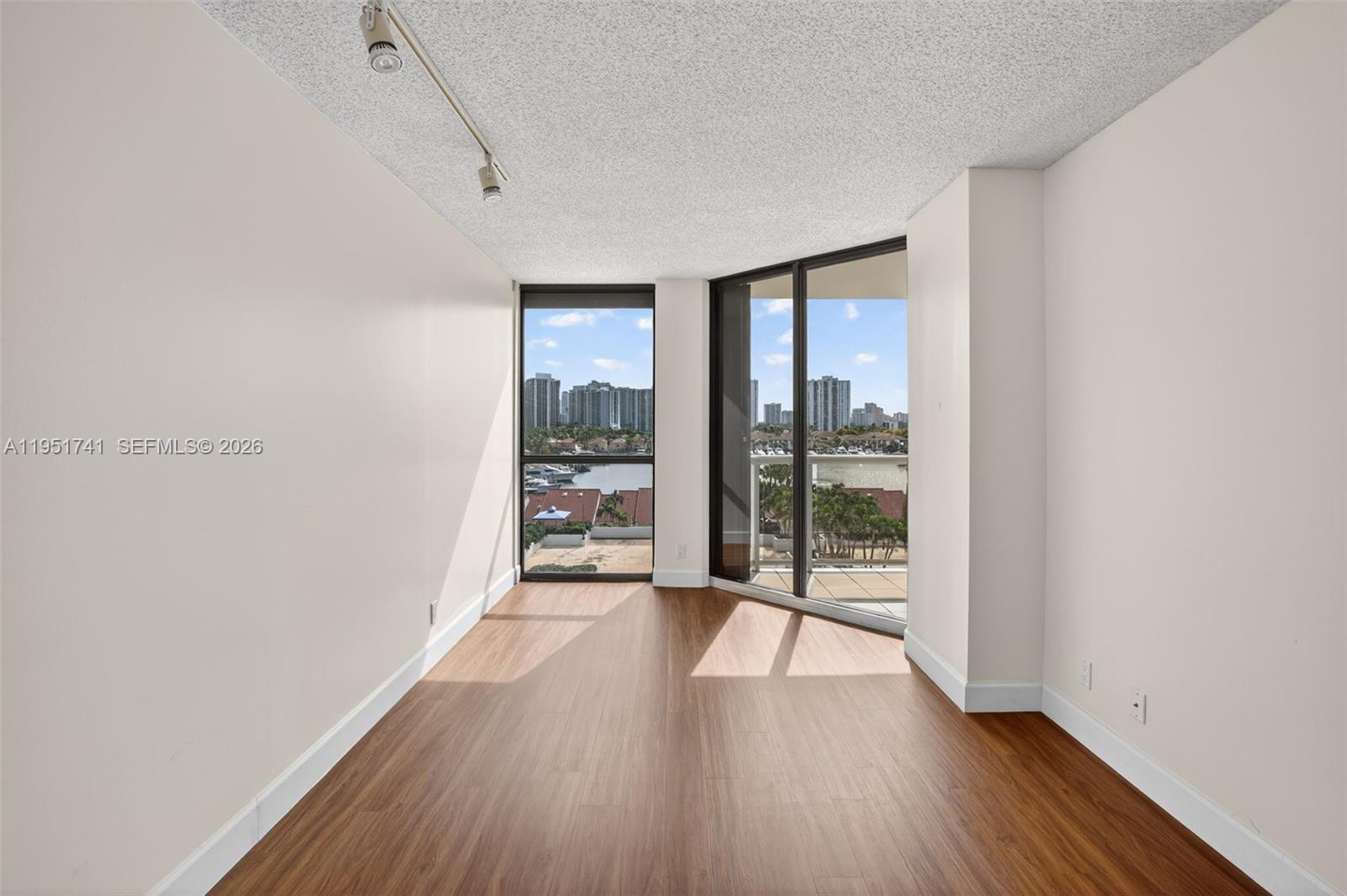 HARBORSIDE AT THE WATERWA - Residential