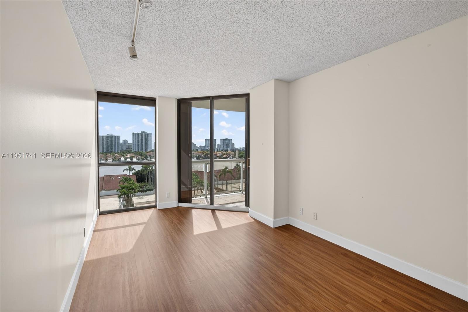 HARBORSIDE AT THE WATERWA - Residential