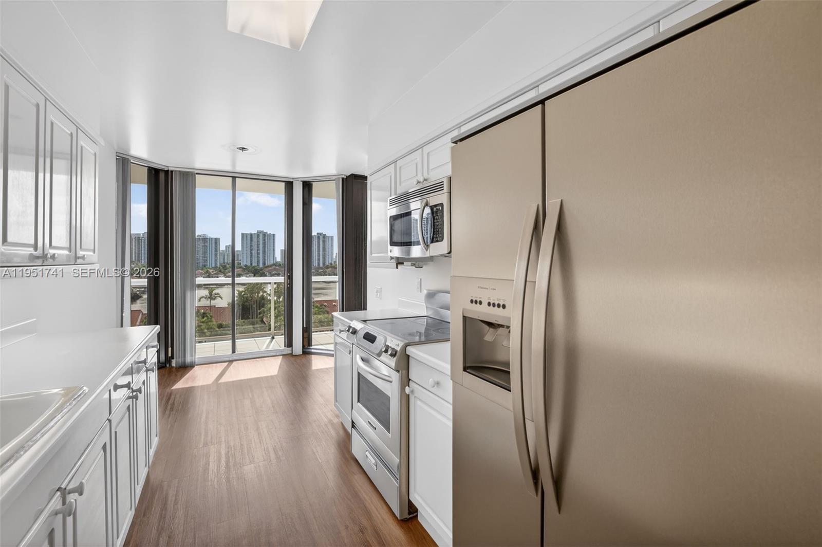 HARBORSIDE AT THE WATERWA - Residential