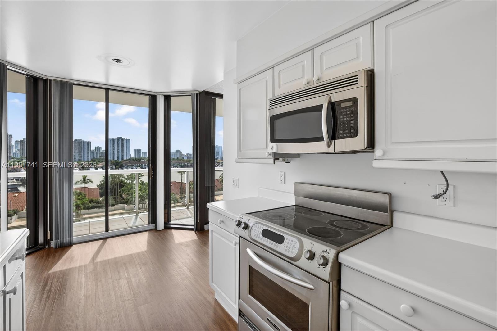 HARBORSIDE AT THE WATERWA - Residential