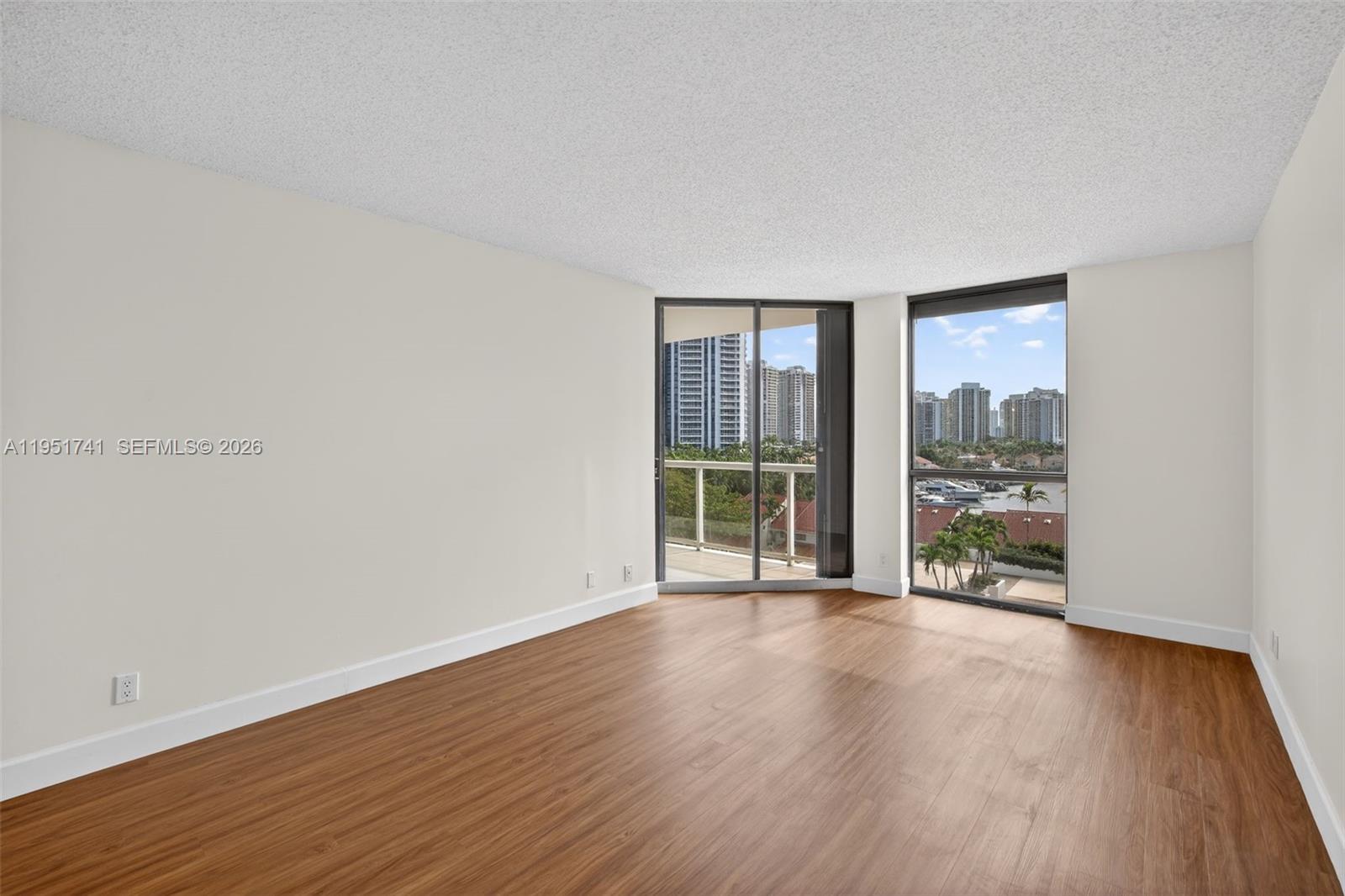 HARBORSIDE AT THE WATERWA - Residential