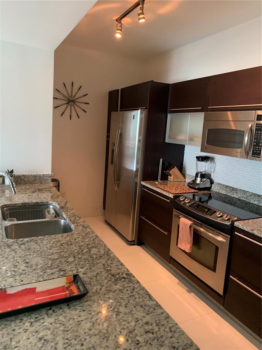 THE PLAZA - Residential Lease