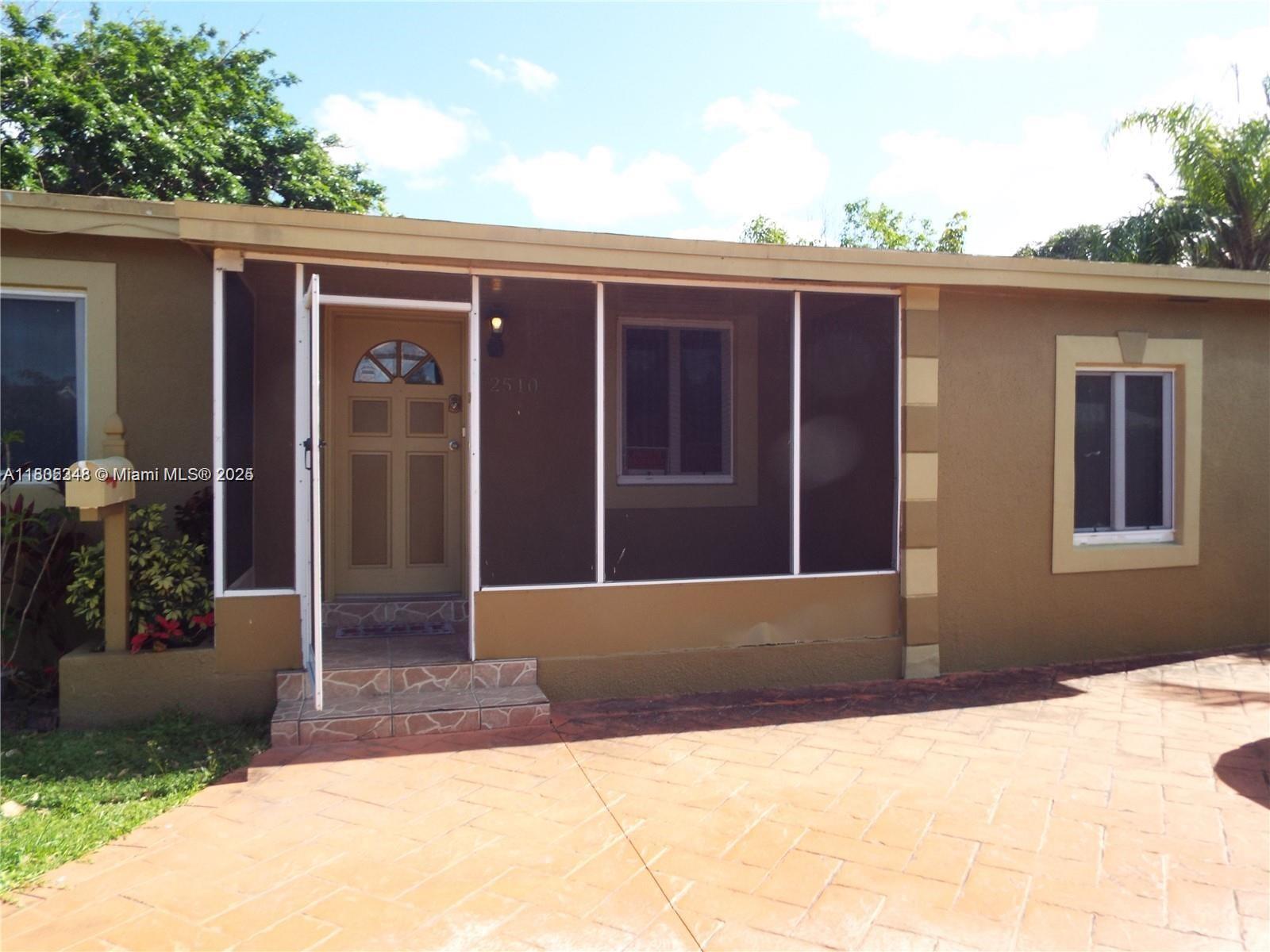 2510 Wiley St C, Hollywood, Broward County, Florida - 2 Bedrooms  
1 Bathrooms - 