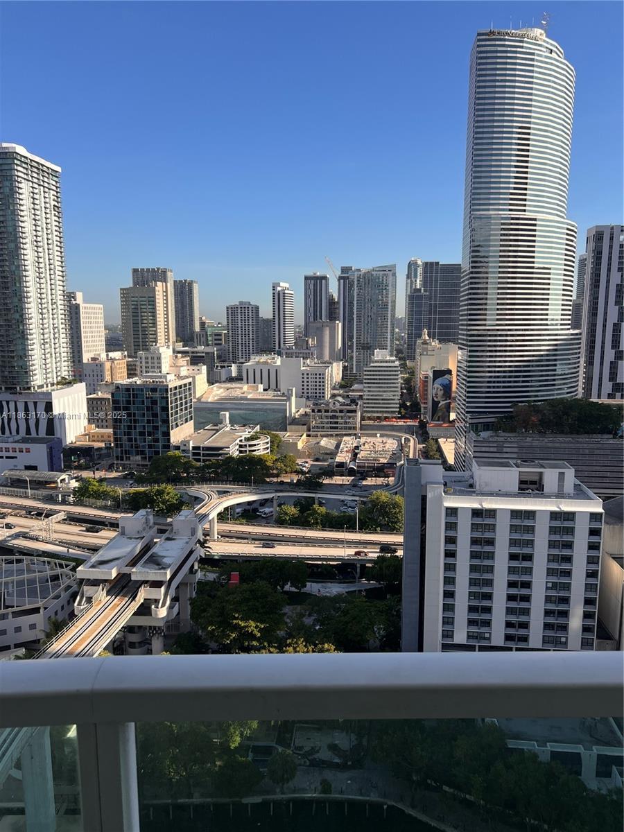 Gorgeous 2Bed/2Bath unit located in the heart of Brickell. Elegant kitchen cabinetry and stainless steel appliances. Washer/Dryer inside the unit. One assigned parking space. The building offers residents a number of great amenities, including a three-story fitness center, a men's and women's spa, a swimming pool, 24-hour security and a clubroom. Centrally located, close to Metro-Mover, walking distance to Mary Brickell Village and Brickell City Center, restaurants, shops and night life.Gorgeous 2Bed/2Bath unit located in the heart of Brickell.