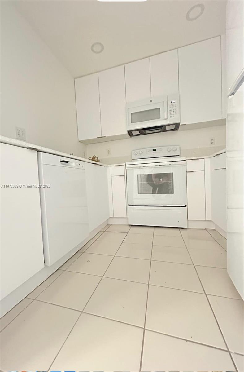 SAGA BAY TOWNHOMES 1ST ADD - Residential