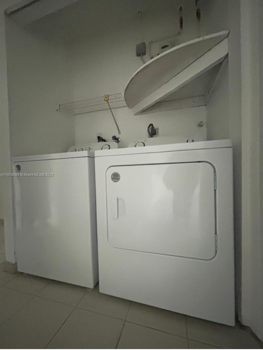 SAGA BAY TOWNHOMES 1ST ADD - Residential