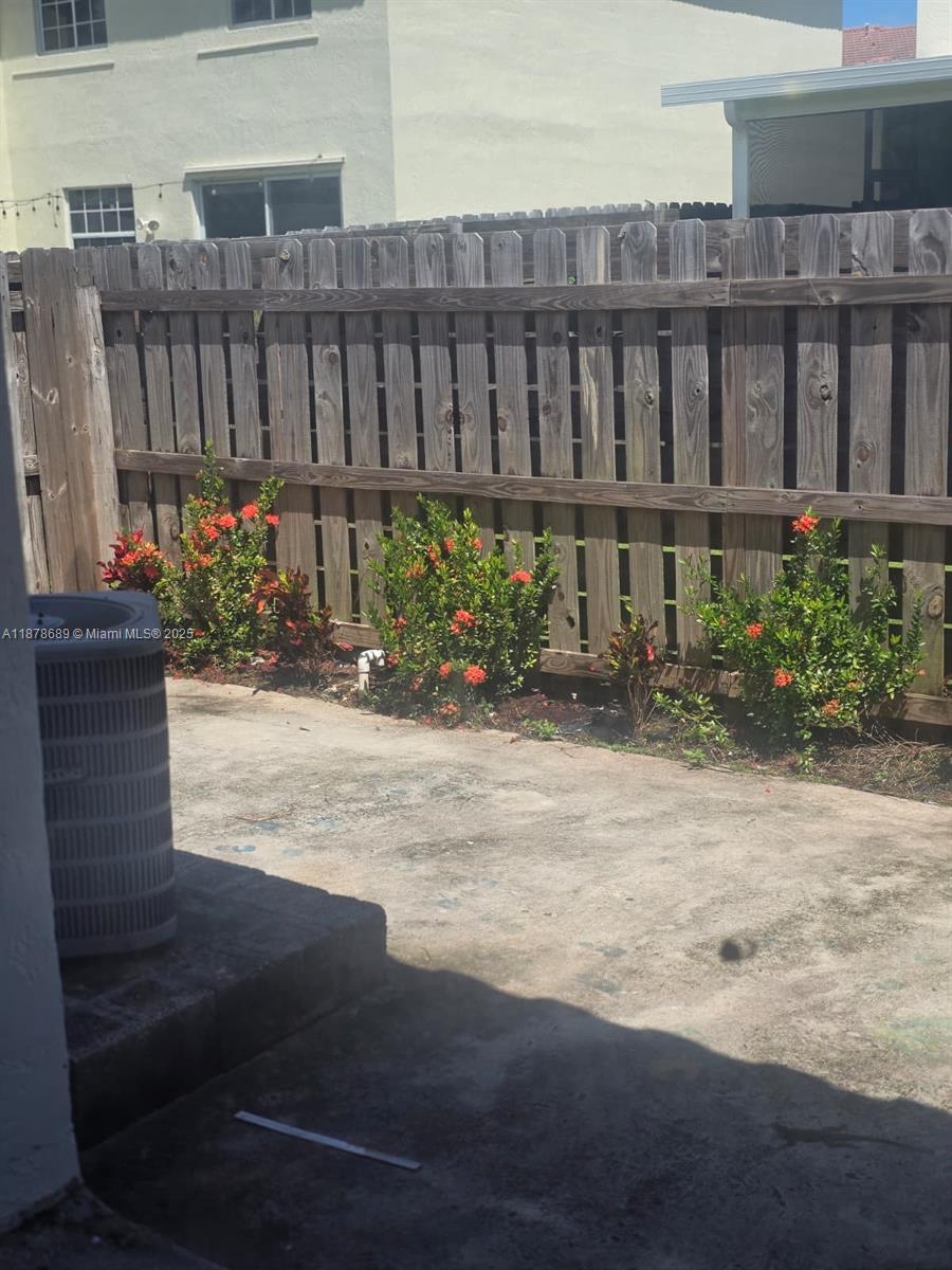 SAGA BAY TOWNHOMES 1ST ADD - Residential