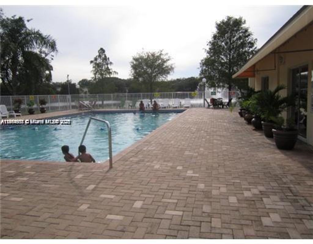 Photo of 3600 N 56th Ave #102, Hollywood, FL 33021 (MLS # A11914938)