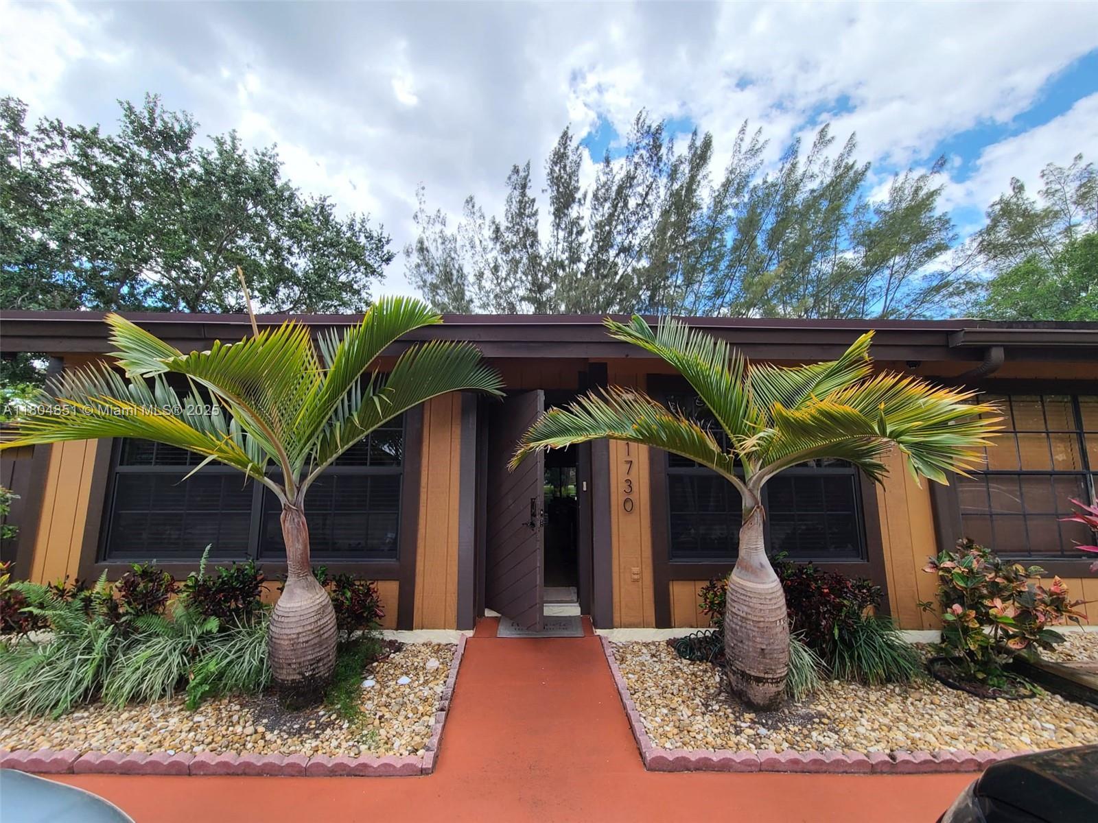 1730 Acorn Ln, Pembroke Pines, Miami-Dade County, Florida - 2 Bedrooms  
2 Bathrooms - 