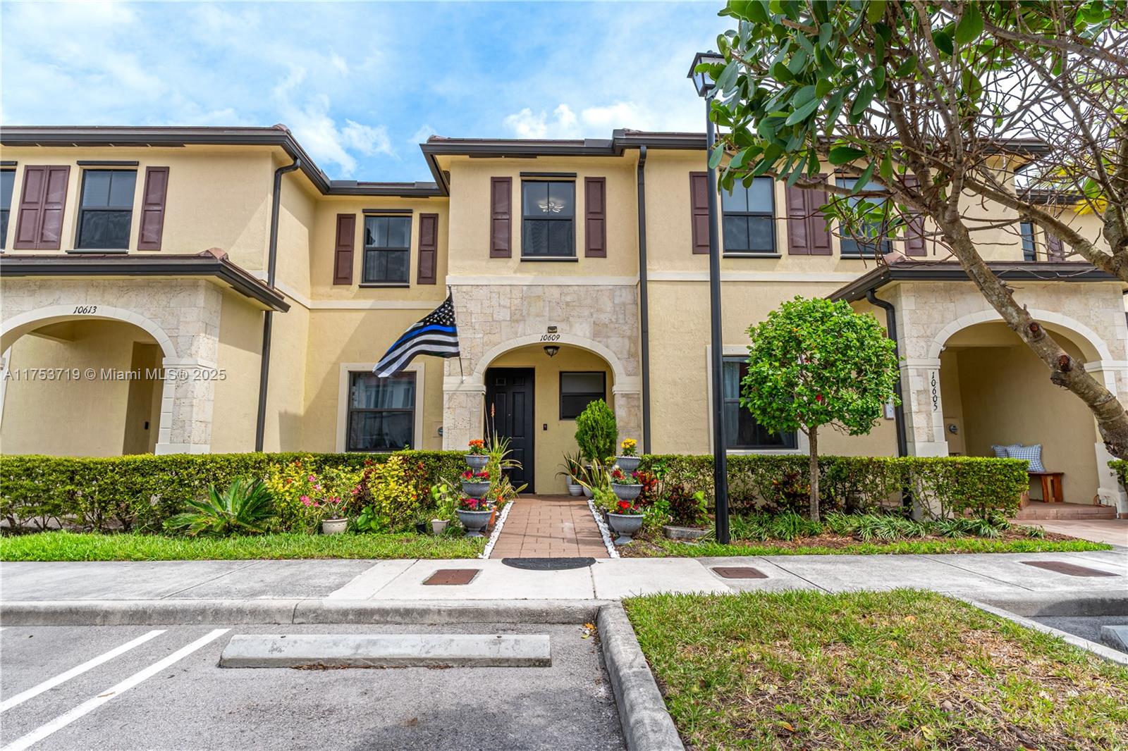 Property for Sale at 10609 W 33rd Way 10609, Hialeah, Miami-Dade County, Florida - Bedrooms: 3 
Bathrooms: 3  - $520,000