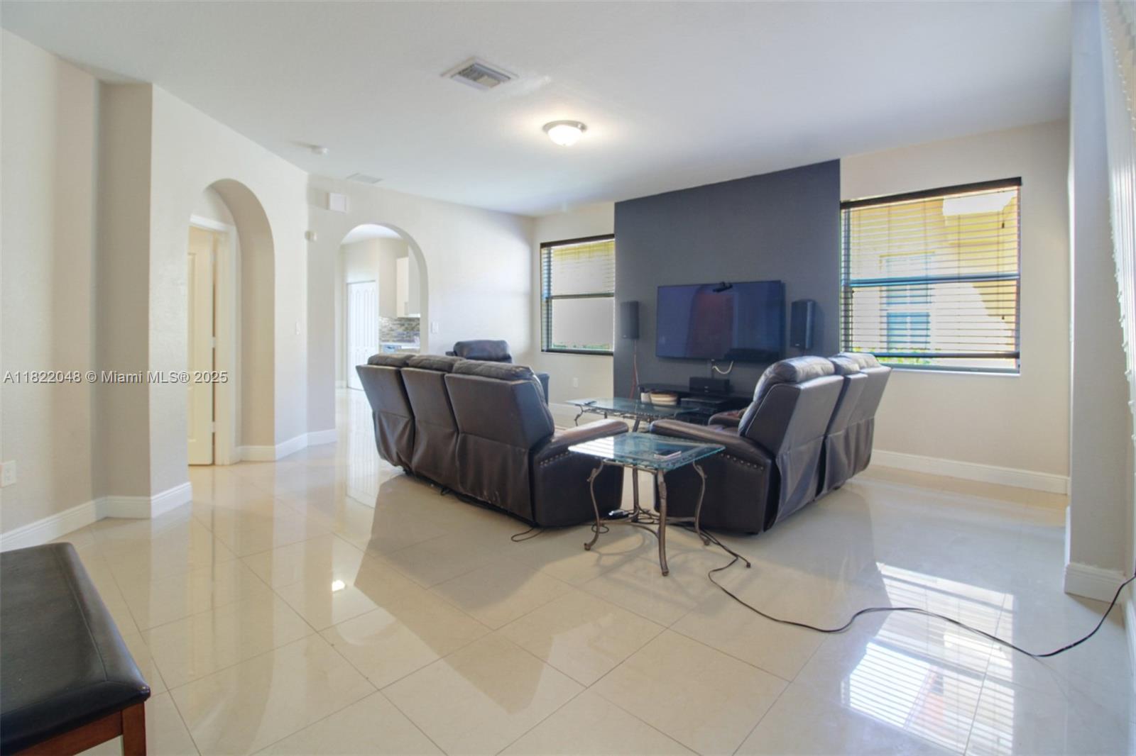 PORTOFINO BAY - Residential