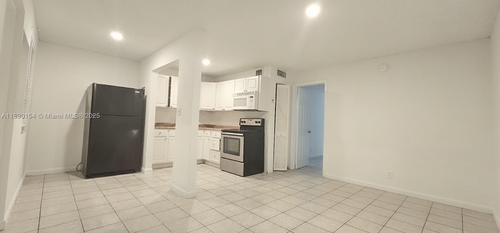 COURTS AT OAKLAND PARK - Residential Lease