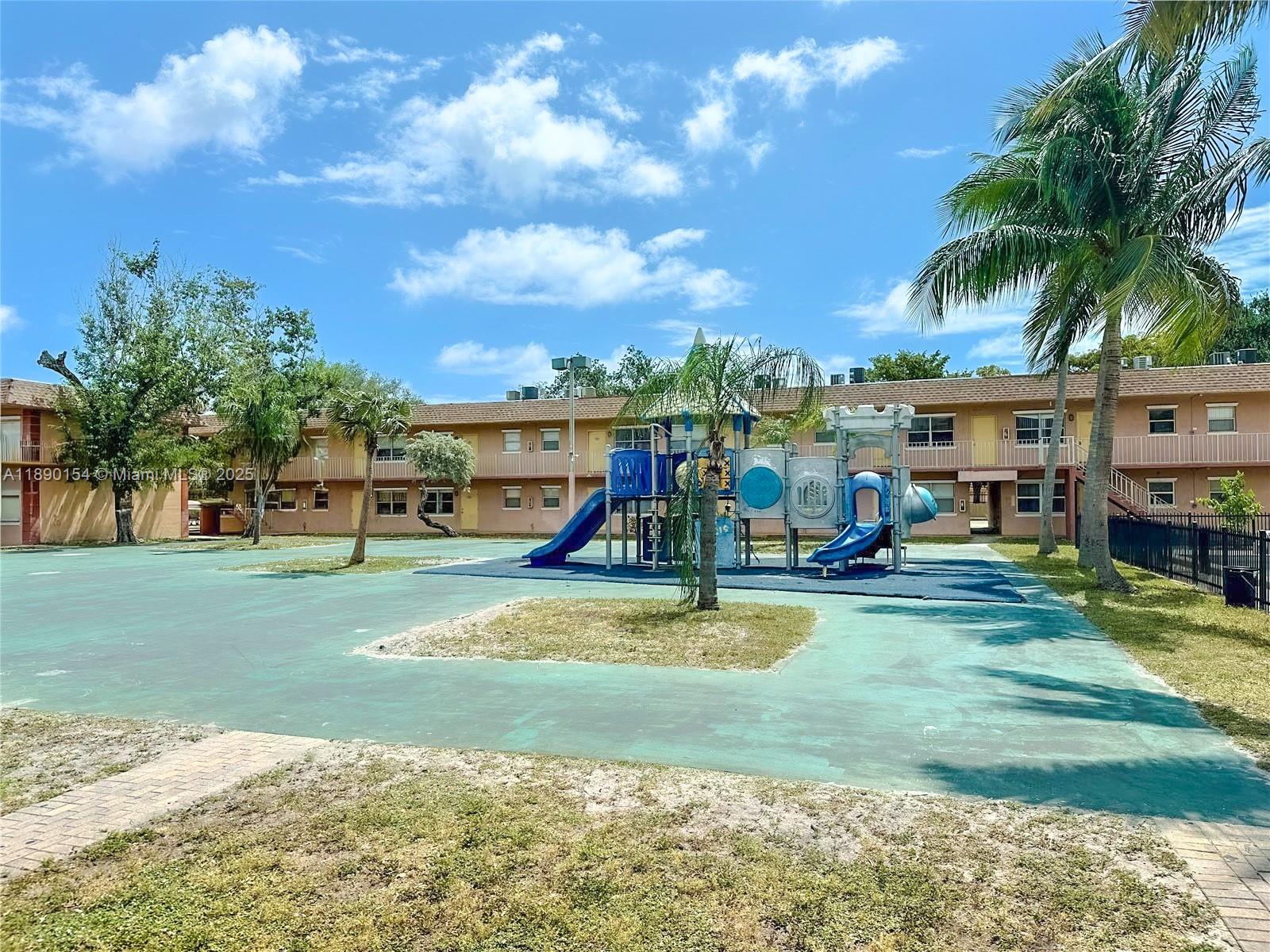COURTS AT OAKLAND PARK - Residential Lease