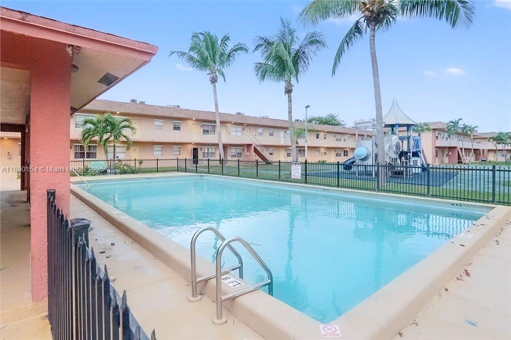 COURTS AT OAKLAND PARK - Residential Lease