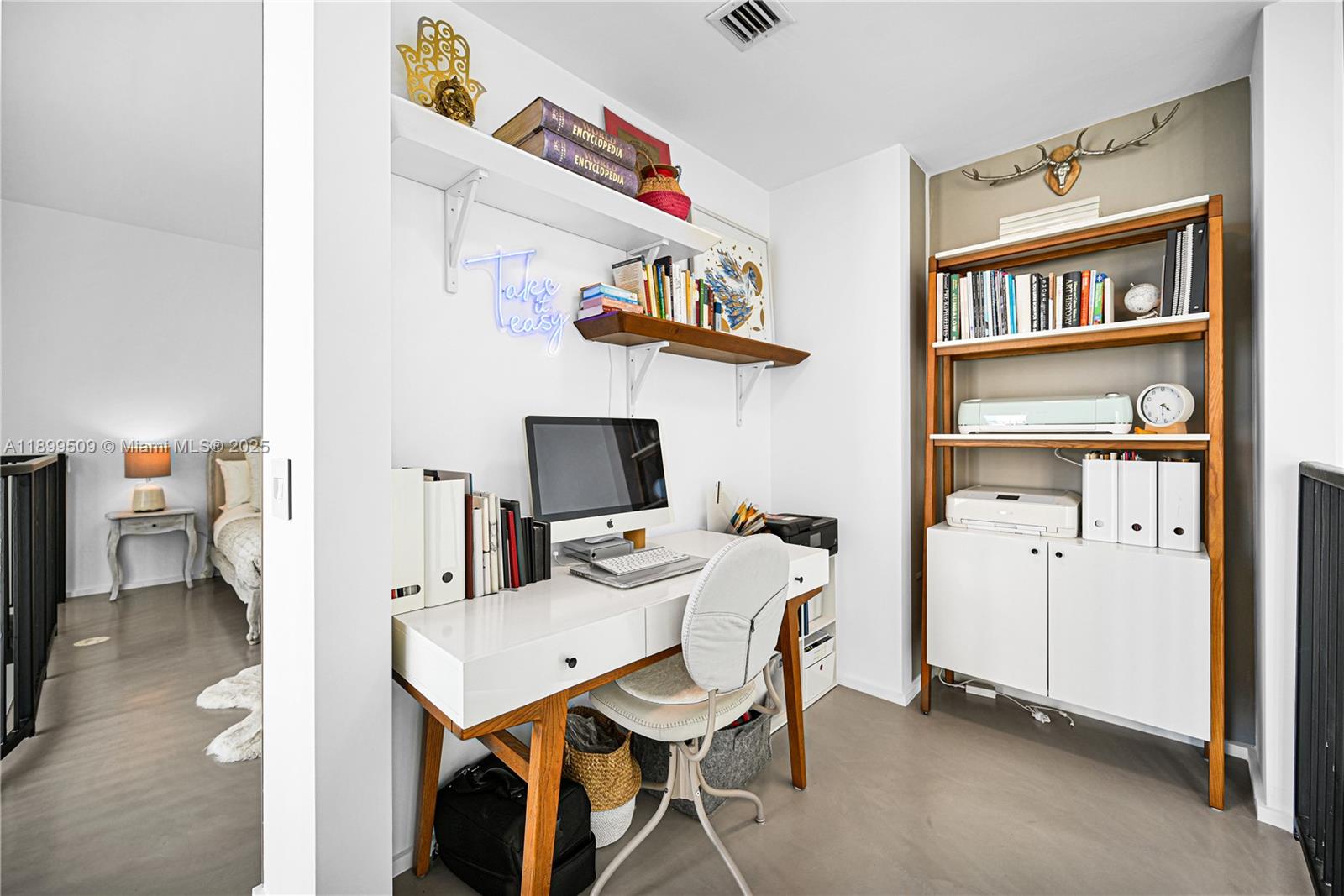 MET 1 CONDO - Residential Lease