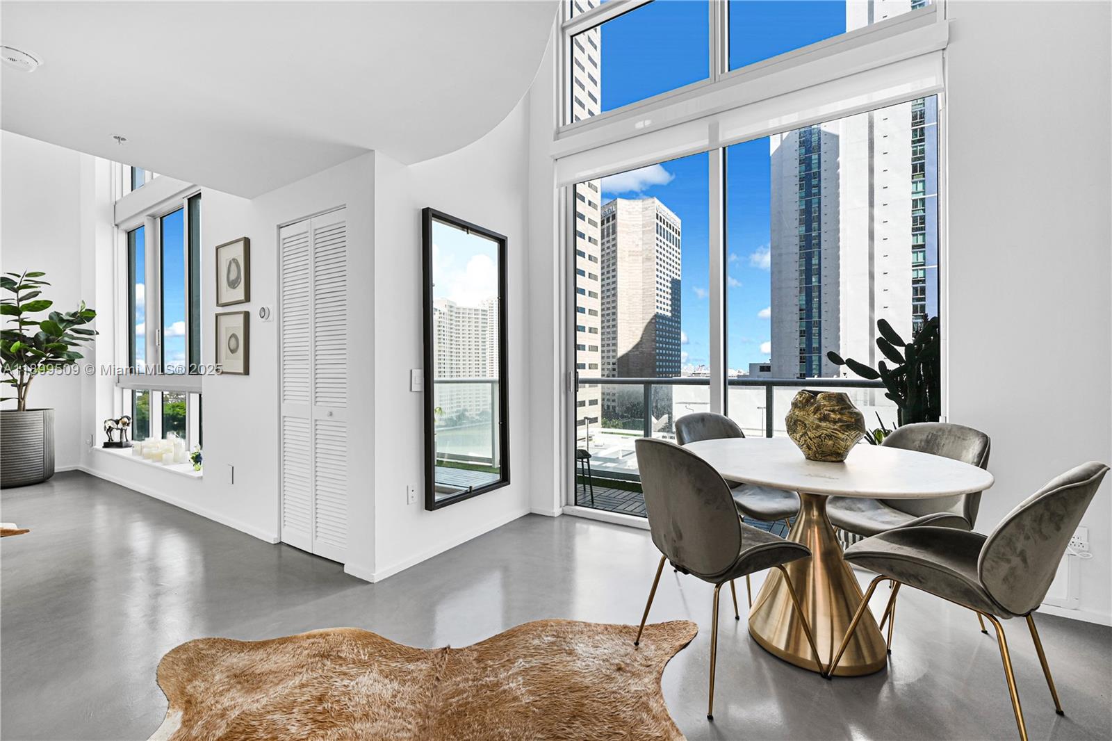 MET 1 CONDO - Residential Lease