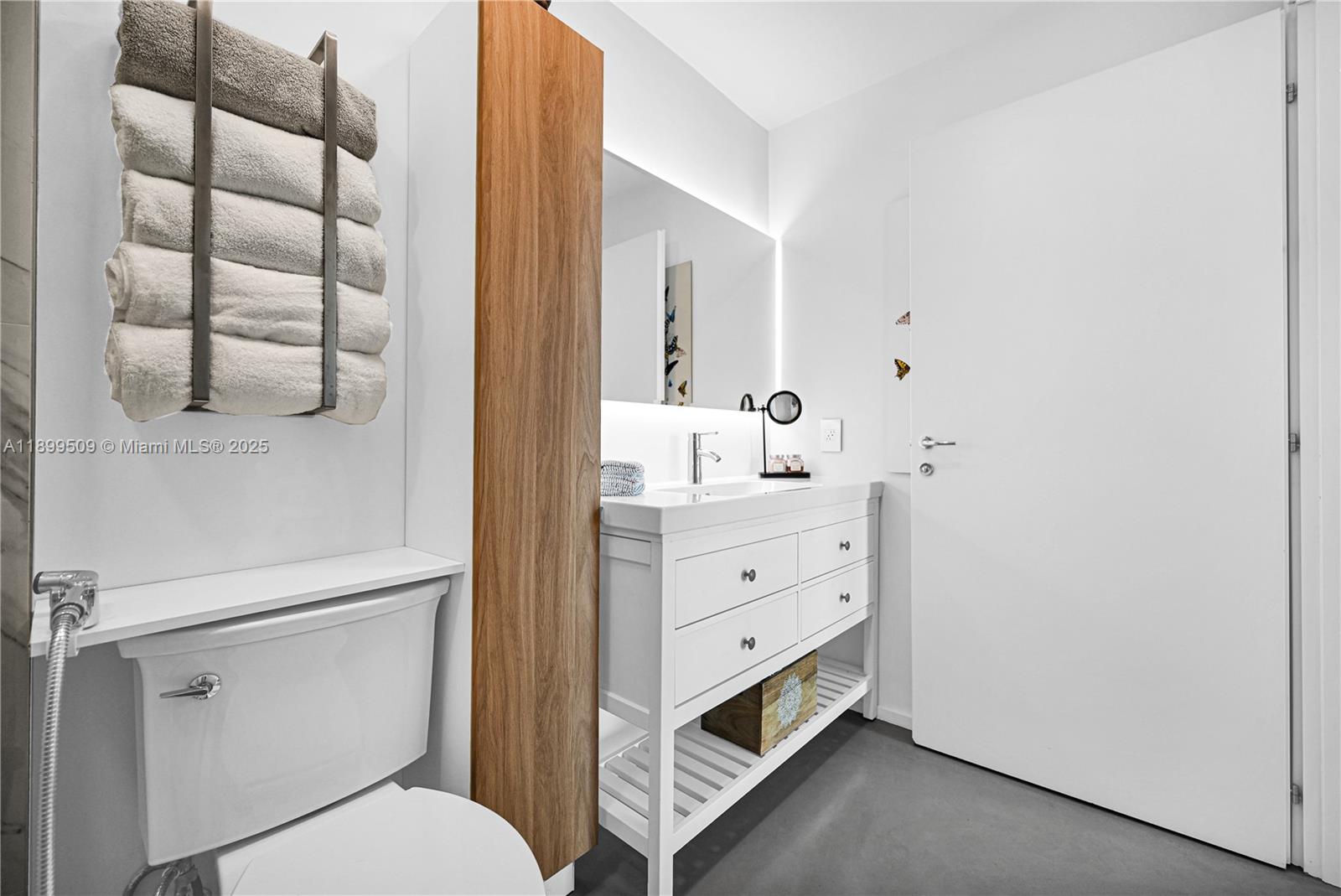 MET 1 CONDO - Residential Lease